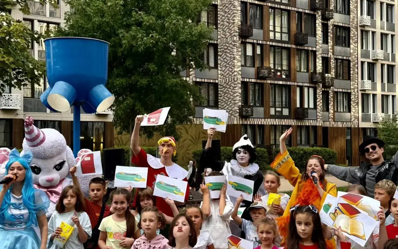 Праздник 1 сентября во дворе!