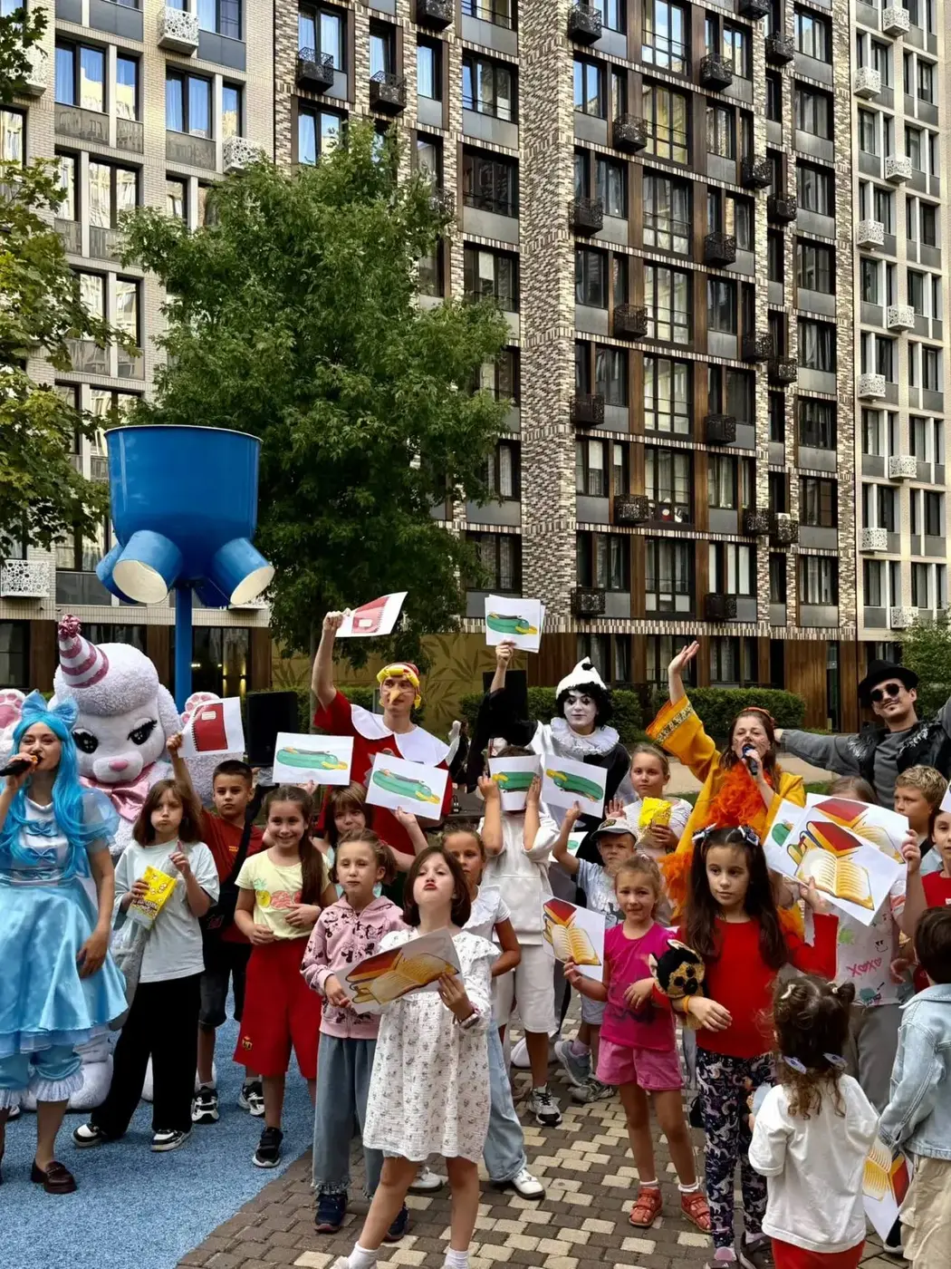 Праздник 1 сентября во дворе!
